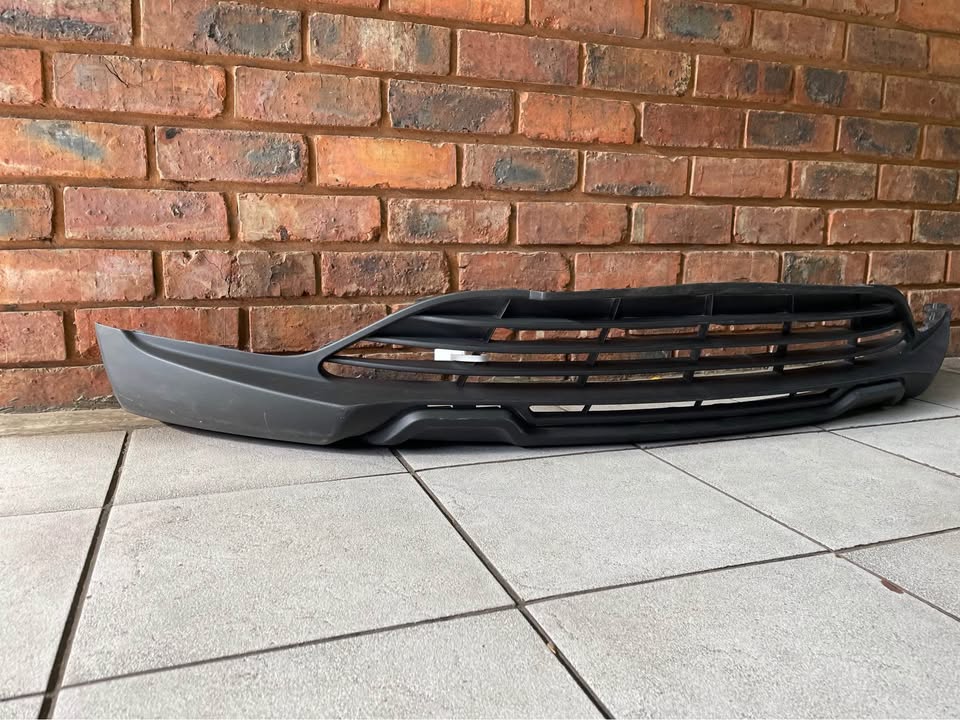 Renault Kwid bottom spoiler - Private Seller Renault Kwid bottom spoiler - Private Seller