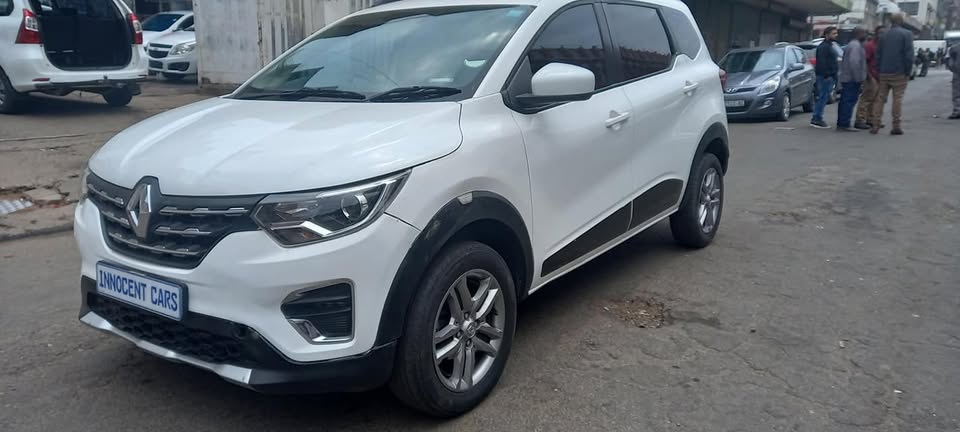 USED 2021 RENAULT TRIBER 1.0PETROL ENGINE, AUTOMATIC, WHITE COLOUR, MILEAGE 73000KM