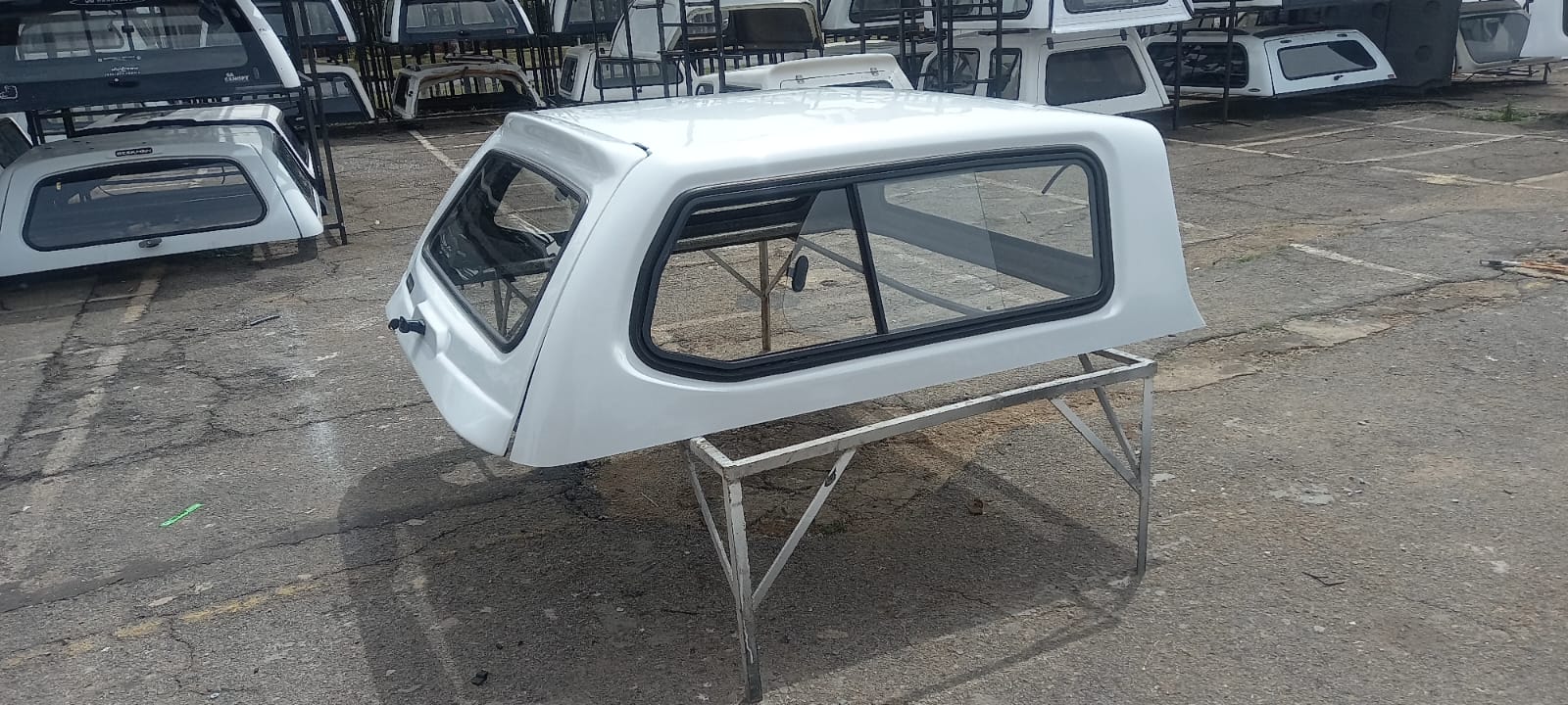 FORD RANGER T7 DC WITH WINDOWS BEEKMAN CANOPY - Private Seller FORD RANGER T7 DC WITH WINDOWS BEEKMAN CANOPY - Private Seller