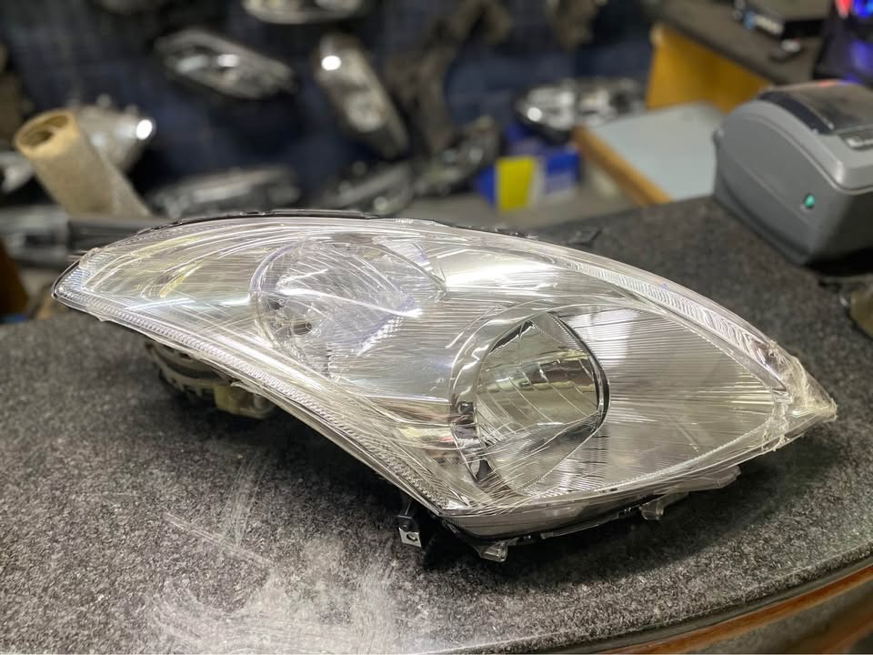 Suzuki swift Rhs headlight