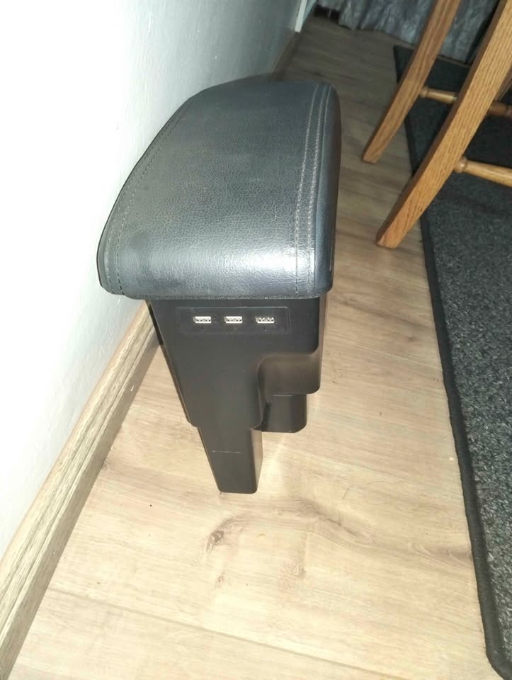 Centre Console for a Suzuki Jimny Gen 4 - Private Seller