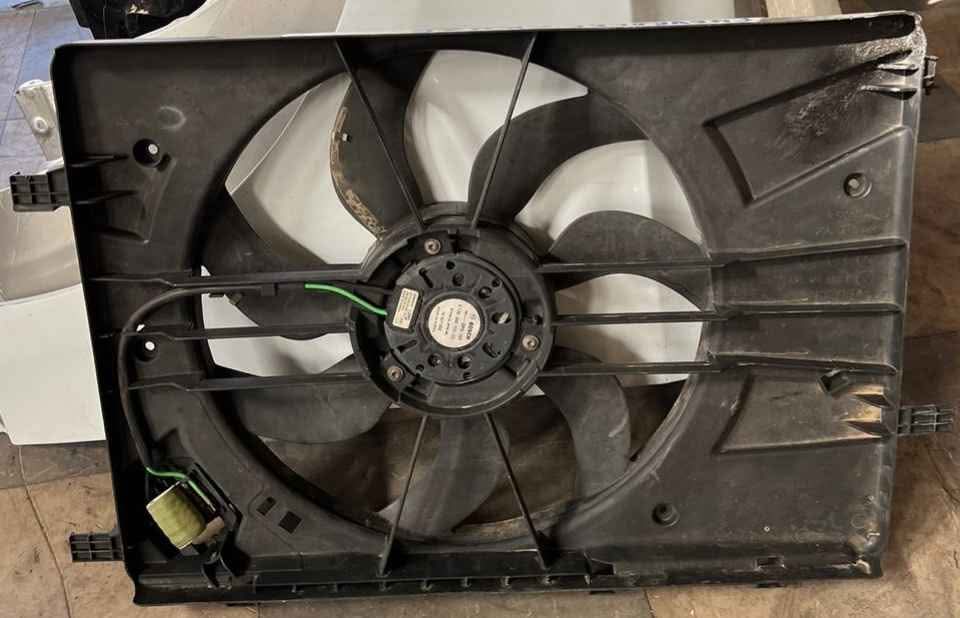 Chevrolet Cruze Radiator Fan. Call or DM . - Private Seller Chevrolet Cruze Radiator Fan. Call or DM . - Private Seller