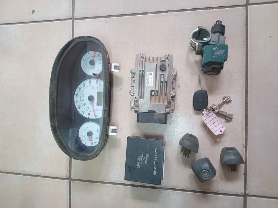 2002 Mahindra xylo 2.2 lock set set for sale - Private Seller 2002 Mahindra xylo 2.2 lock set set for sale - Private Seller