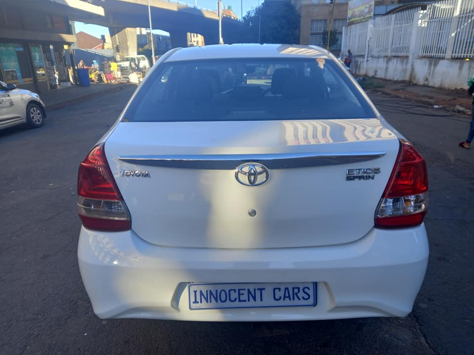2019 TOYOTA ETIOS SEDAN 1.5 PETROL, MANUAL, WHITE COLOR, MILEAGE 72000KM