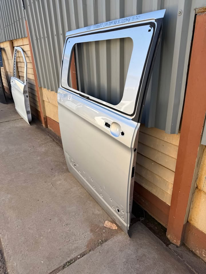 Ford Tourneo Custom Right Sliding Door - Private Seller Ford Tourneo Custom Right Sliding Door - Private Seller