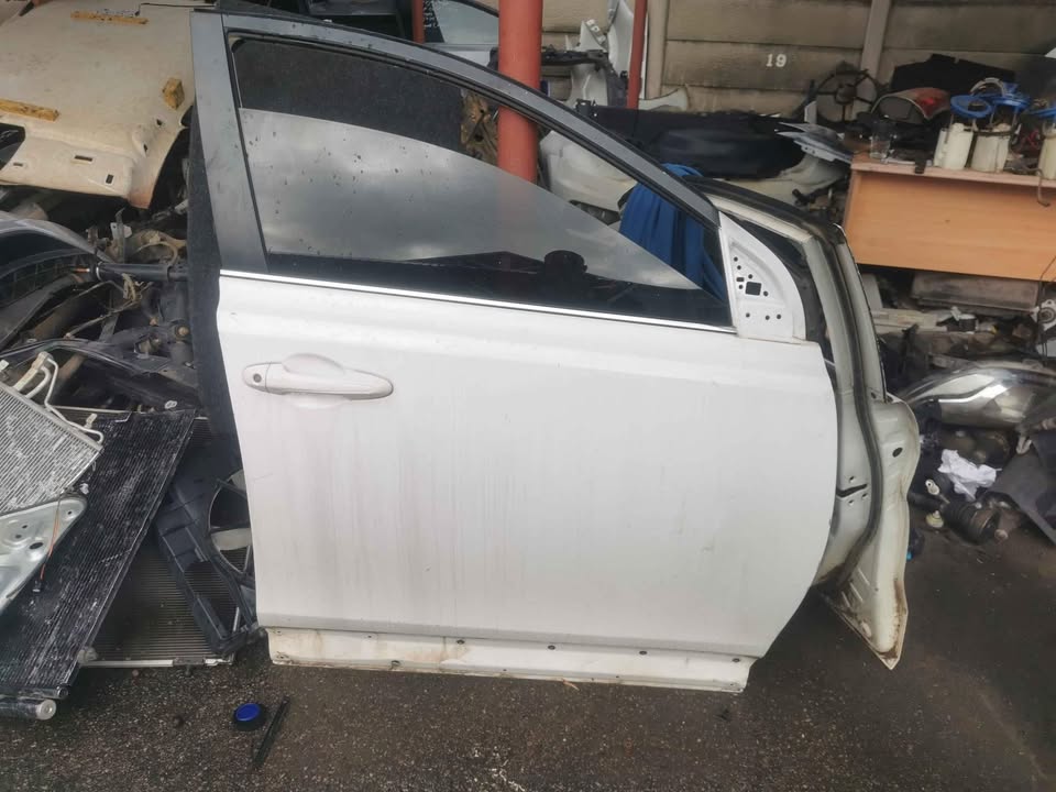 Toyota Rav4 right door - Private Seller Toyota Rav4 right door - Private Seller