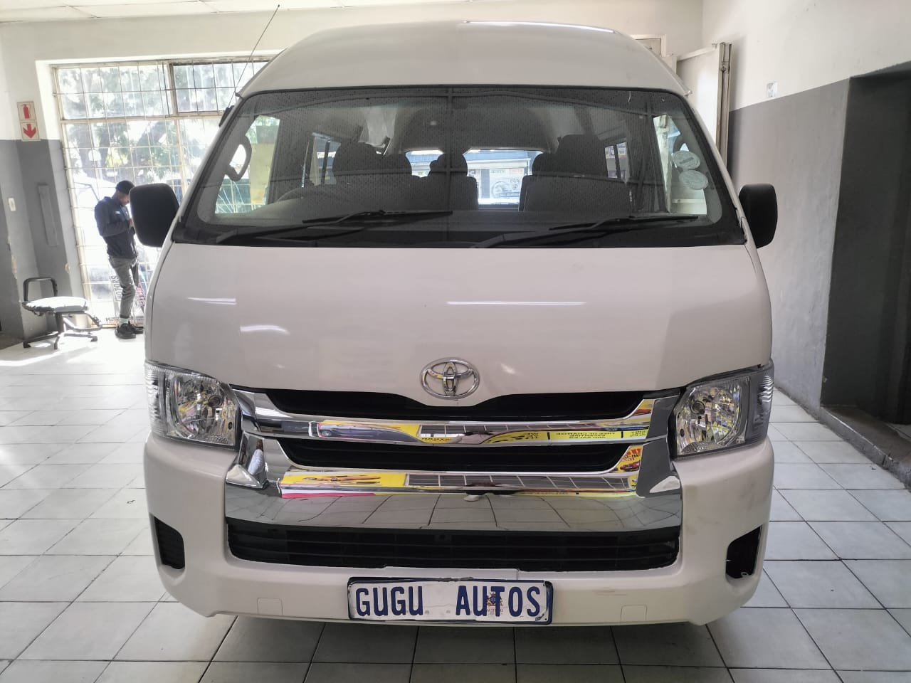 2011 toyota quantum 2.5gl 14 seater Manual, 230,000km, white