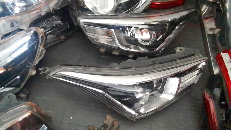 Hyundai crate headlight - Private Seller Hyundai crate headlight - Private Seller