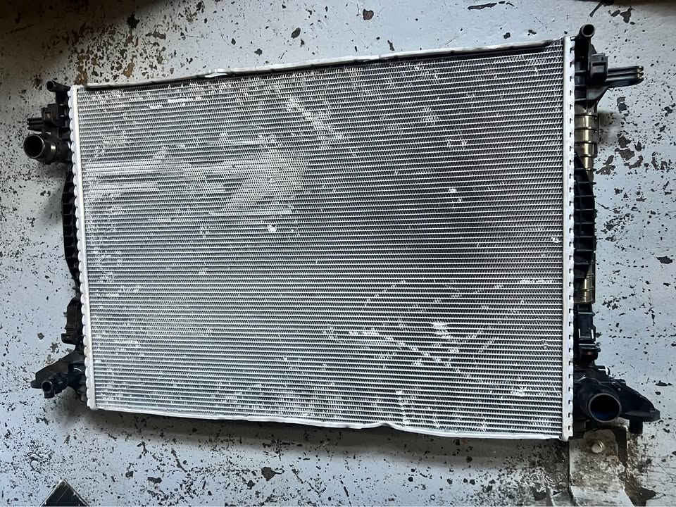 Porsche & Audi Q7/Q8  radiator 2019- 2024 - Private Seller