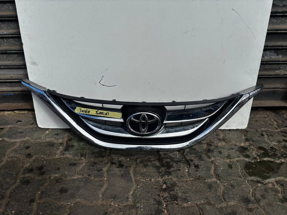 TOYOTA STARLET FRONT MAIN GRILLE - Private Seller