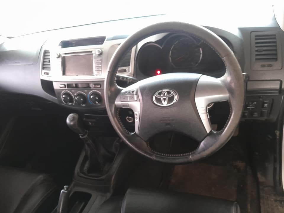 2015 TOYOTA HILUX LEGEND 45 2.5 (DIESEL) 4X2 DOUBLE CAB MANUAL