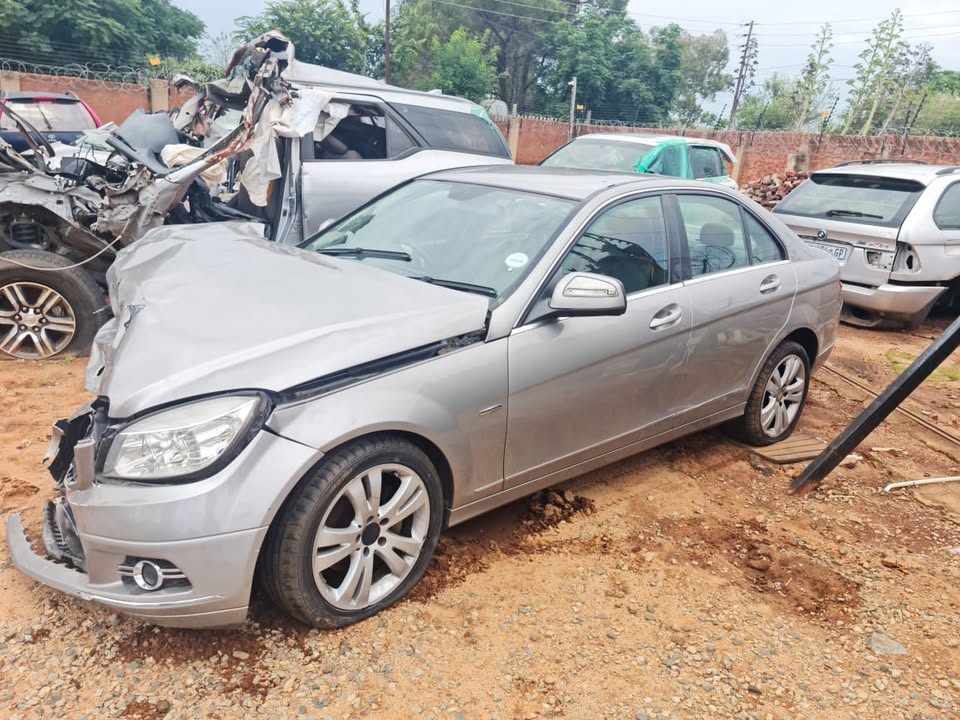 2009 MERCEDES BENZ C220 CDI STRIPPING AS SPARES