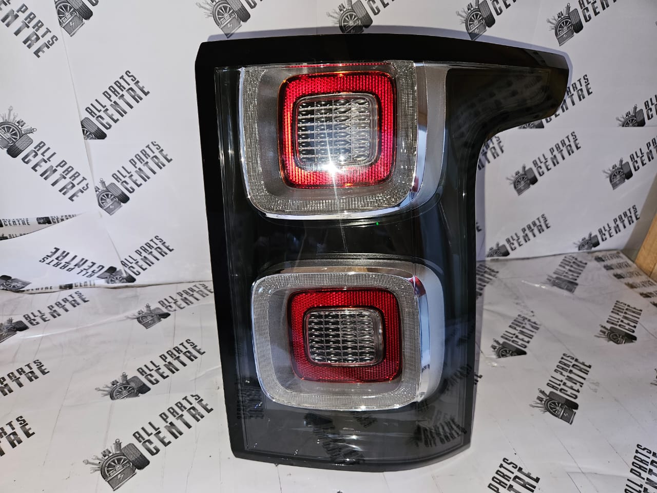2018 Range Rover Vogue L405 Tail Lights – Used