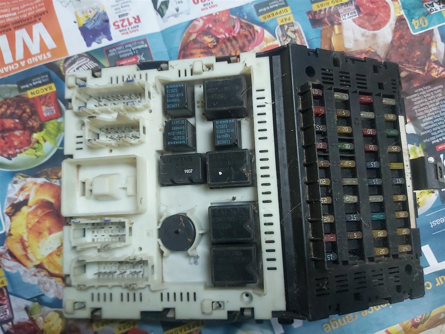 Fuse box Renault 1999 model - Private Seller Fuse box Renault 1999 model - Private Seller