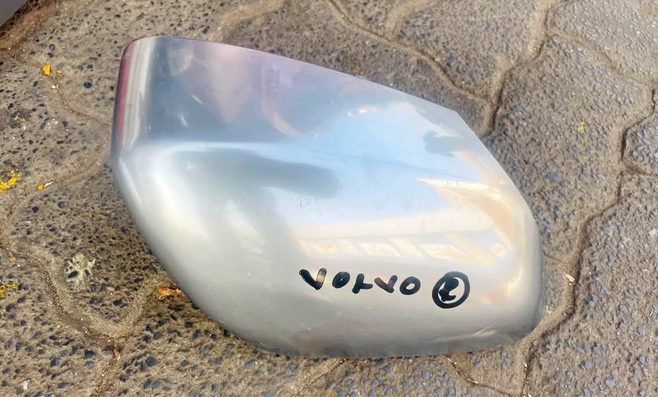 Volvo side mirror cover R - Private Seller Volvo side mirror cover R - Private Seller
