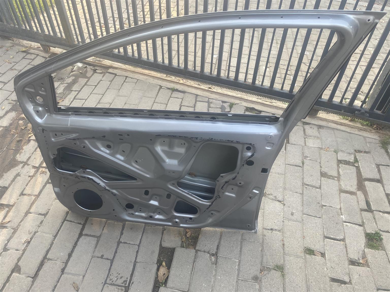 2019 SUZUKI CIAZ RIGHT FRONT DOOR SHELL FOR SALE. IN EXCELLENT CONDITION - Private Seller
