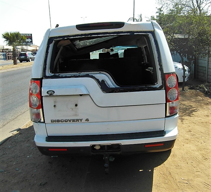 Land Rover Discovery 4 Tailgate - White in colour - Private Seller Land Rover Discovery 4 Tailgate - White in colour - Private Seller