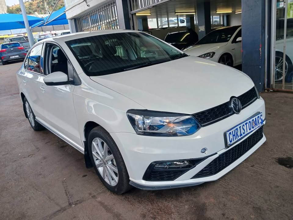2022 model VW polo 6 sedan manual transmission petrol 1.4 engine capacity mileage 46000km