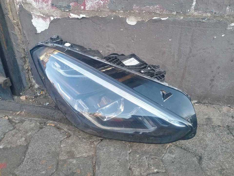 Bmw Z4 right side headlight - Private Seller Bmw Z4 right side headlight - Private Seller