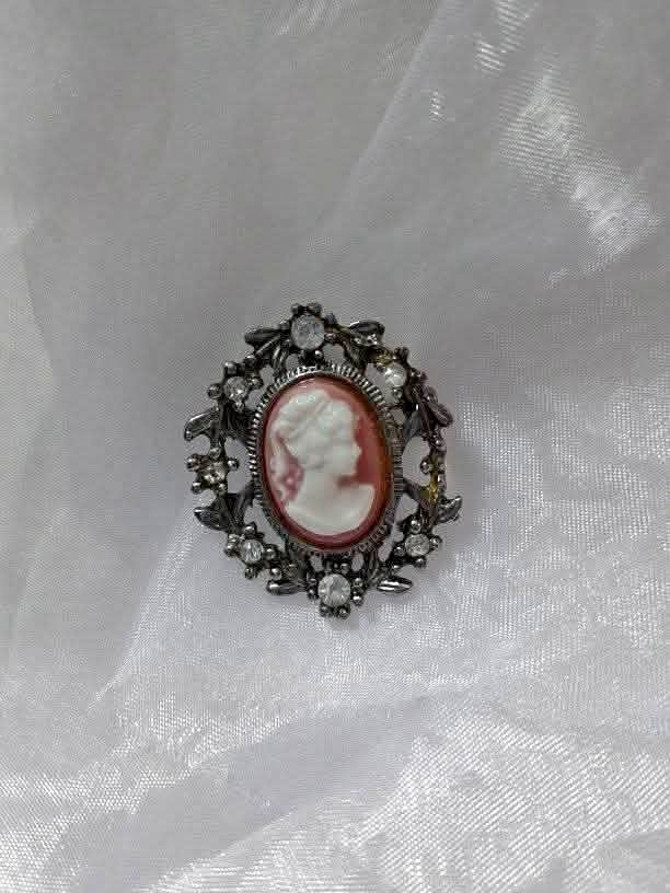 VINTAGE BROOCH VINTAGE BROOCH