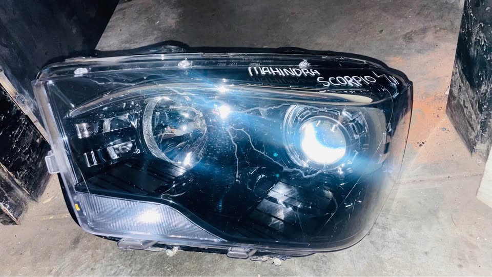 Mahindra Scorpio headlight - Private Seller Mahindra Scorpio headlight - Private Seller