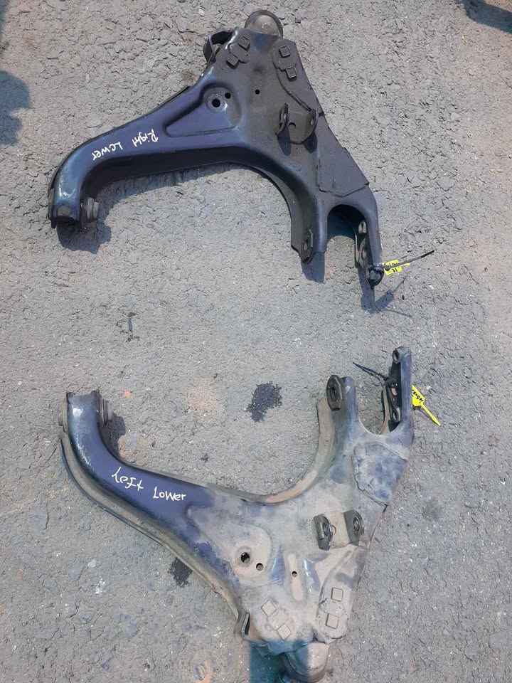 2005 up Ford renger left n right lower control arms - Private Seller