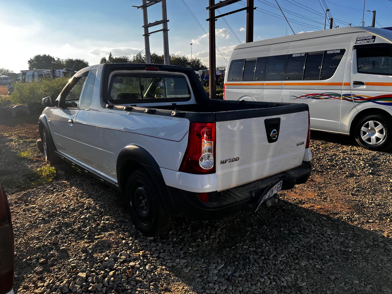 Np200 utility bakkie