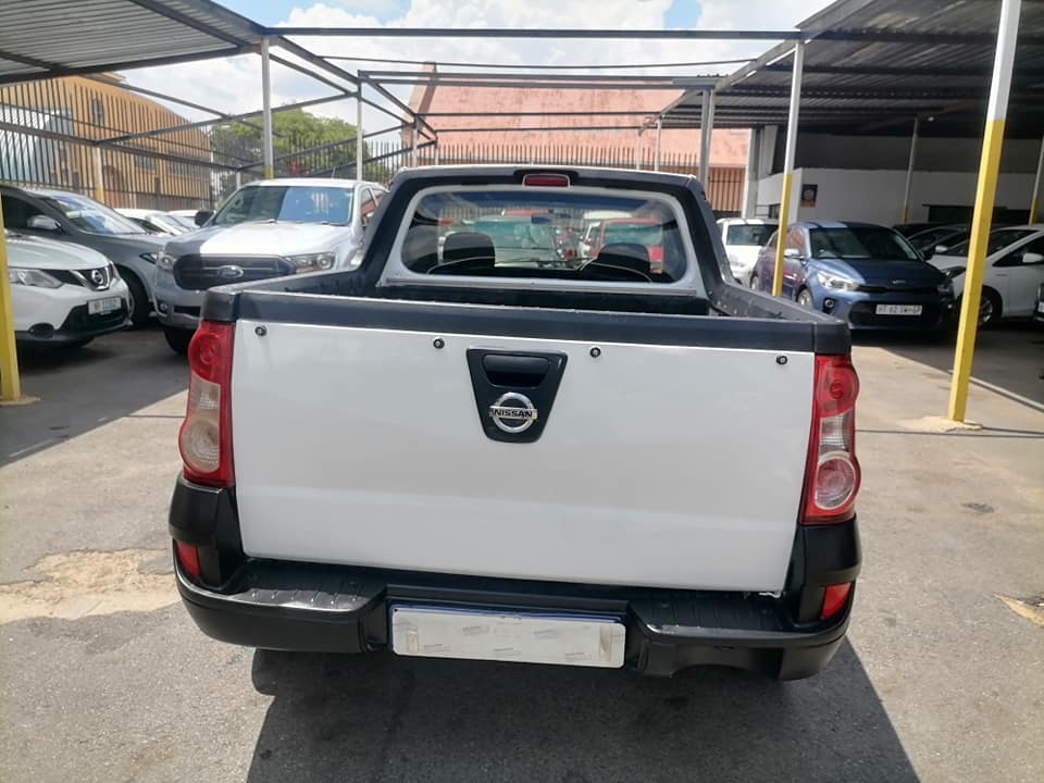 2017 Nissan Np200 1.6i Bakkie with a Service history