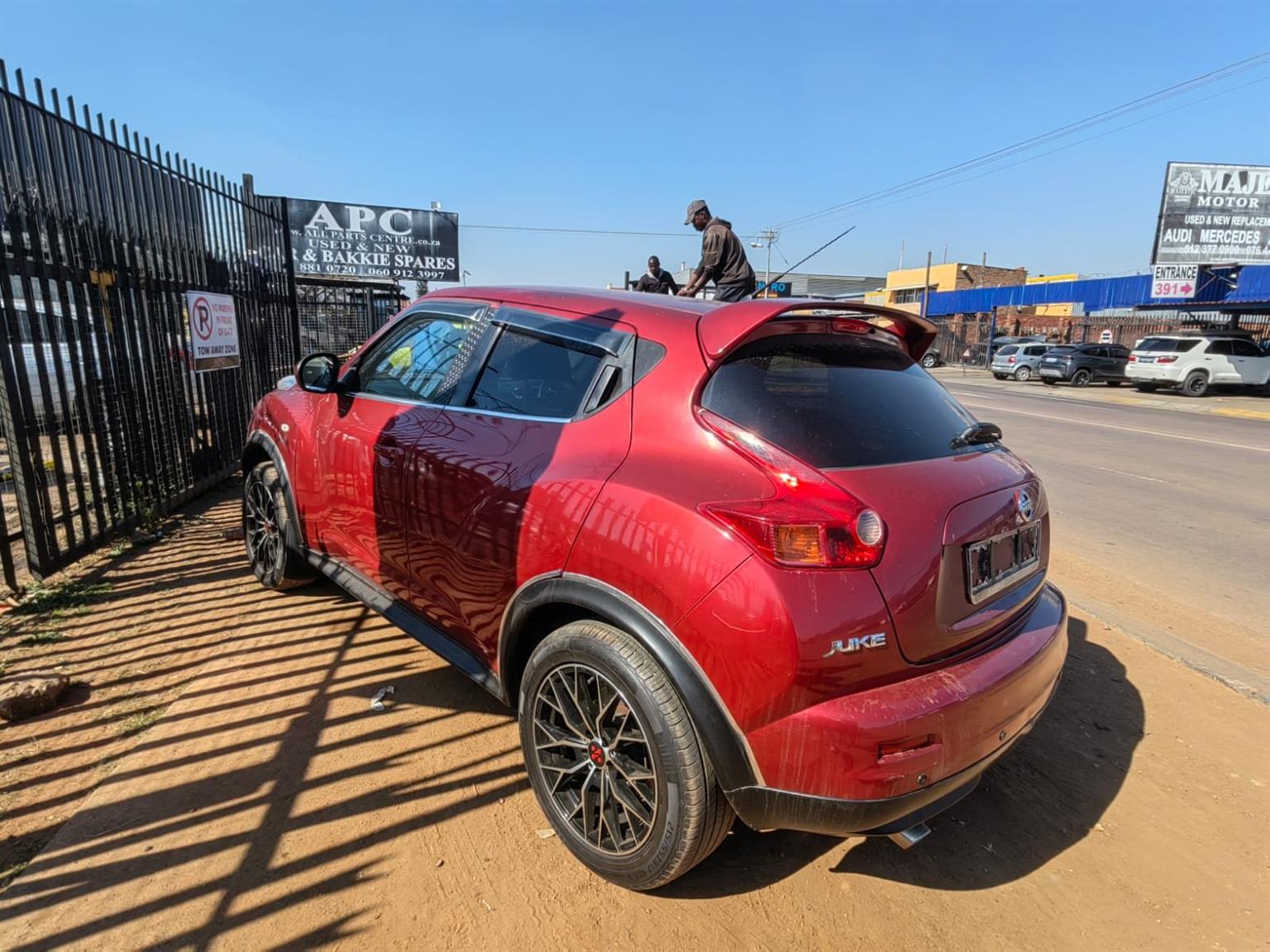 Stripping for Spares: Nissan Juke 1.6 2013 petrol automatic HR16