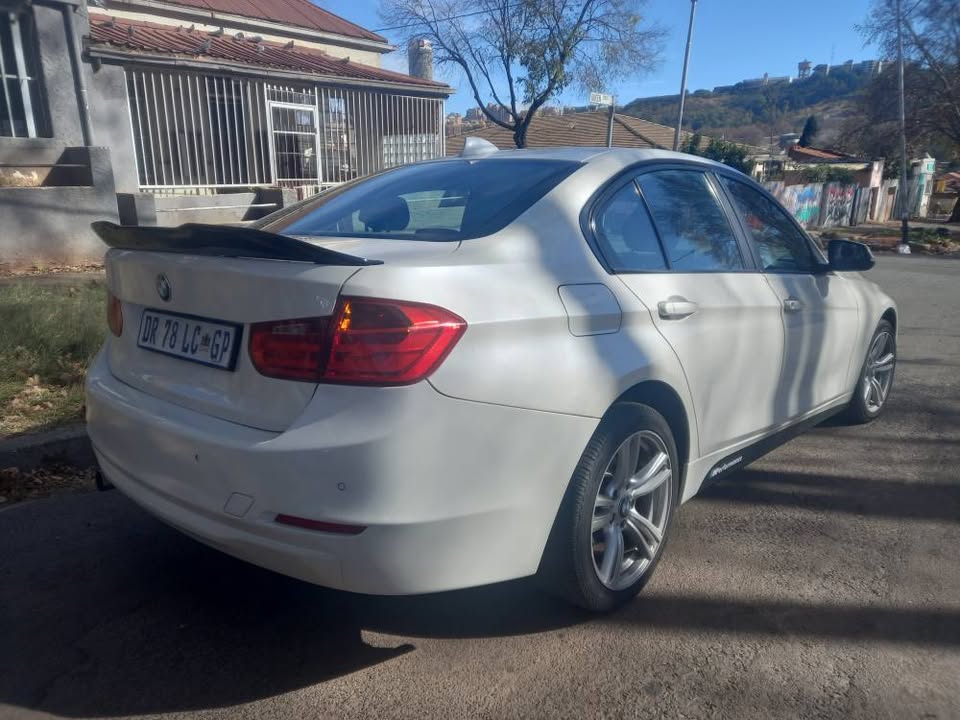 2015 BMW 3series 318i F30 Petrol, Automatic, White, Leather seats Reverse sensors,