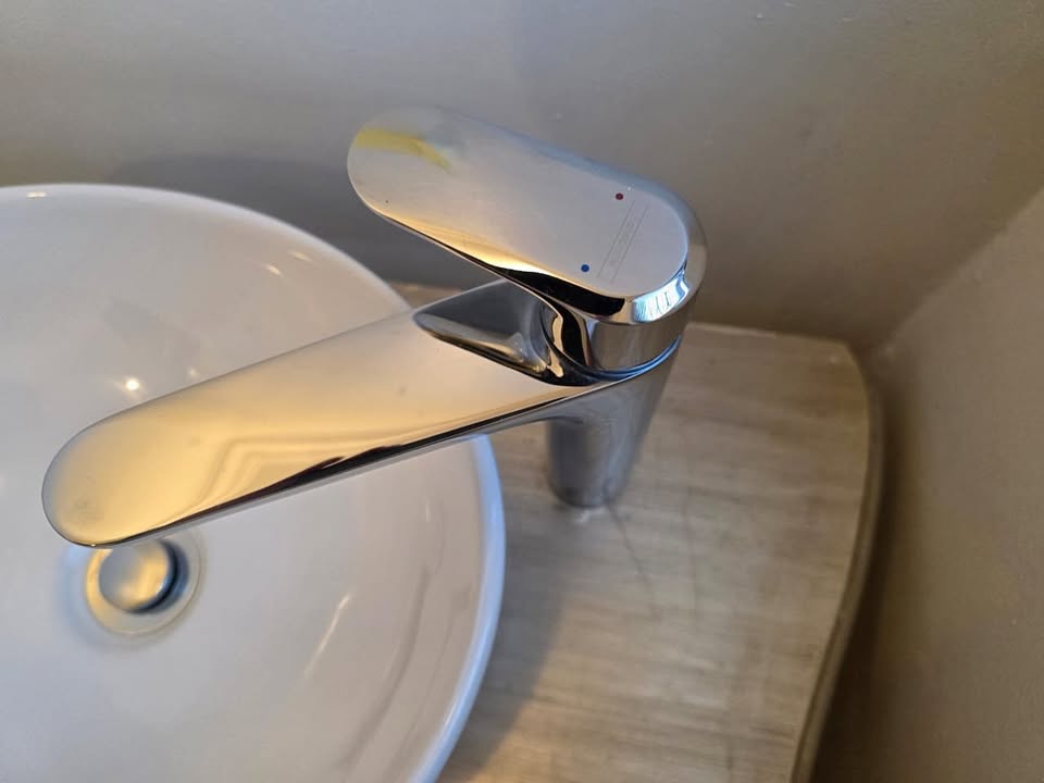 Small vanity, complete with basin and Hansgrohe tap.