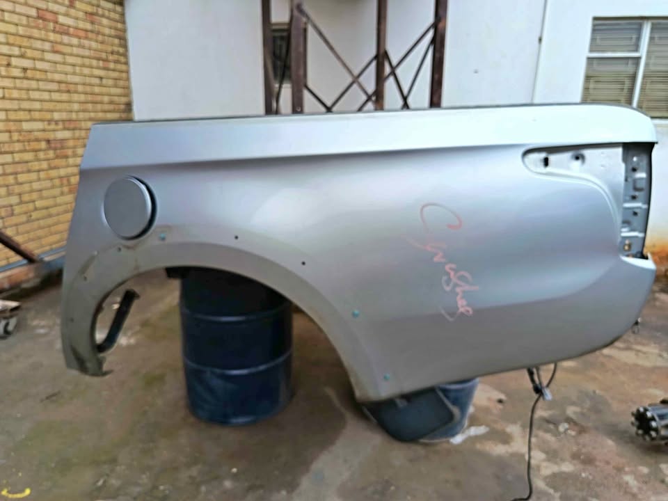 Mitsubishi Triton side panel for salr - Private Seller Mitsubishi Triton side panel for salr - Private Seller
