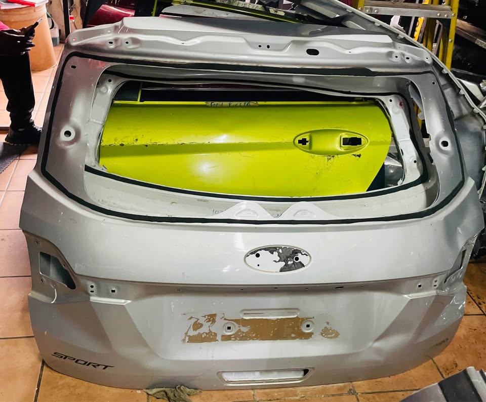 Ford Everest tailgate - Private Seller Ford Everest tailgate - Private Seller