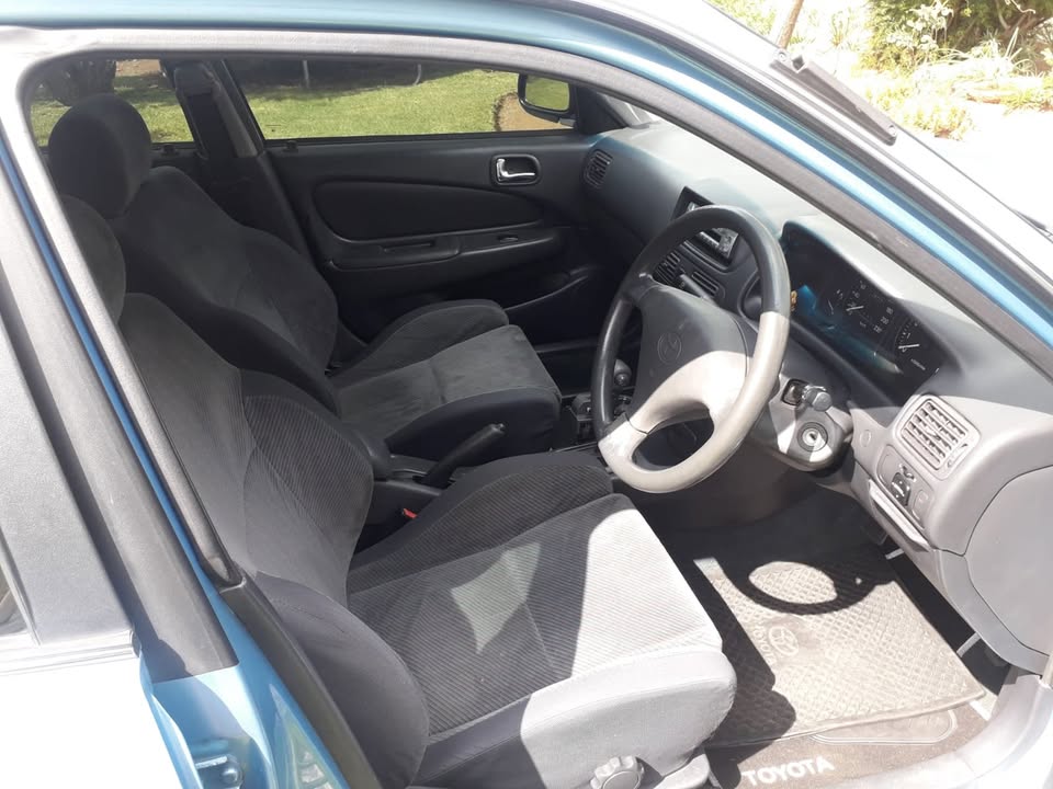 2001 Toyota  Corolla 180i