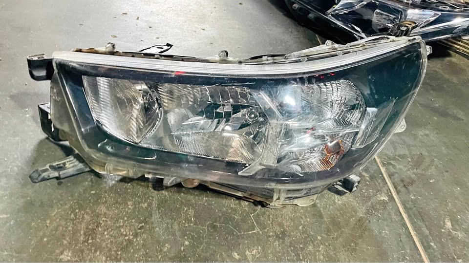 Toyota Hilux GD6 legend headlight - Private Seller Toyota Hilux GD6 legend headlight - Private Seller