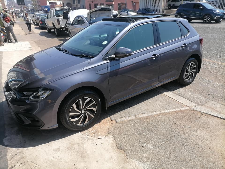 2022 Volkswagen polo 9 TSI 1.0 Sunroof Comfortline Hatchback with a Nice interior seat and Service b