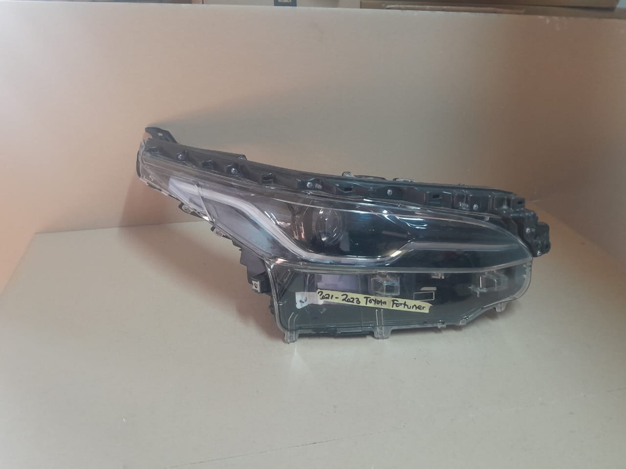 2021-2023 TOYOTA FORTUNER RIGHT SIDE HEADLIGHT FOR SALE - Private Seller 2021-2023 TOYOTA FORTUNER RIGHT SIDE HEADLIGHT FOR SALE - Private Seller