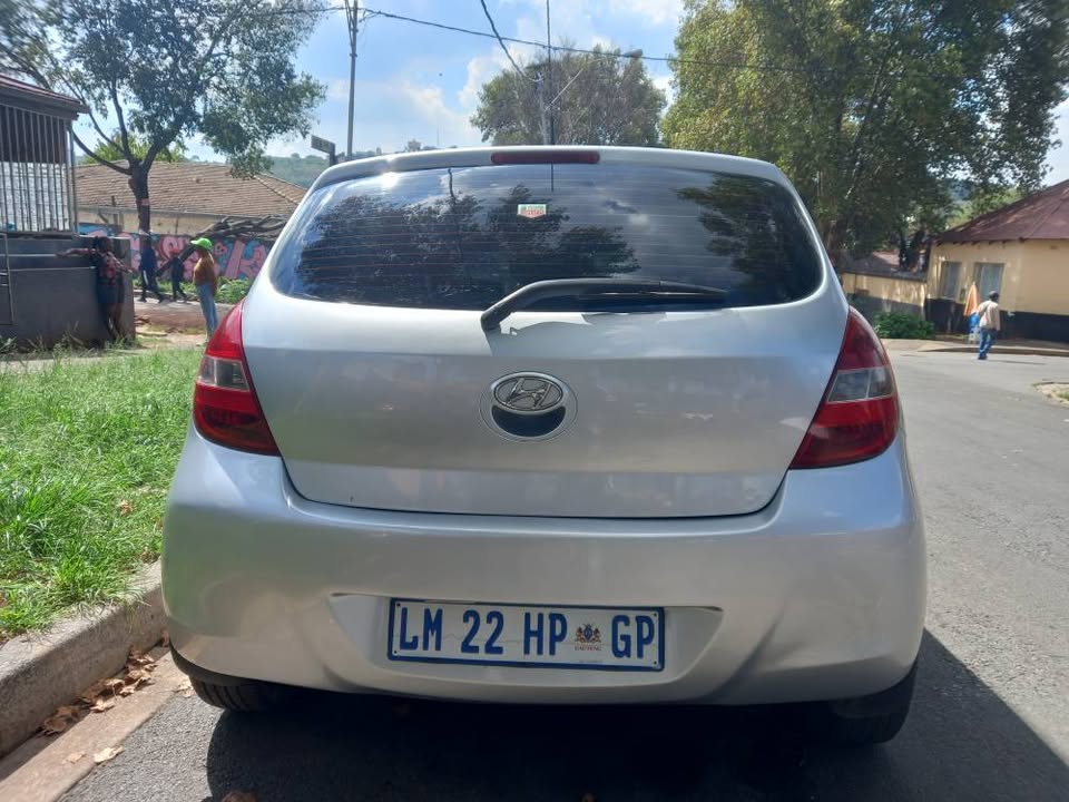 2012 Hyundai i20 Petrol, 1.2 Manual, Silver, 120000kms