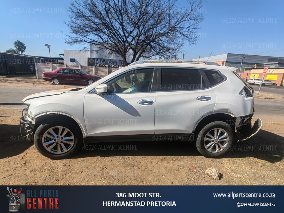 Nissan X-Trail 2.4 4WD stripping for parts Nissan X-Trail 2.4 4WD stripping for parts