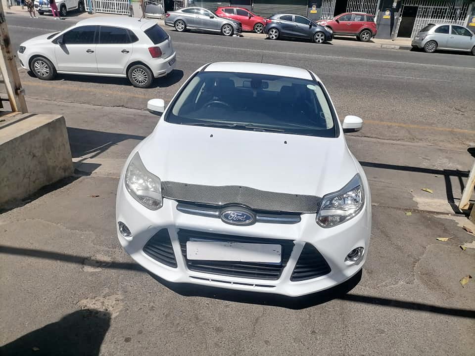 2014 Ford Focus 1.6 Hatchback leather seat