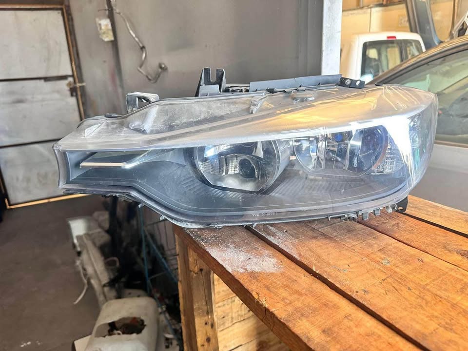 BMW F30 normal headlights left - Private Seller BMW F30 normal headlights left - Private Seller