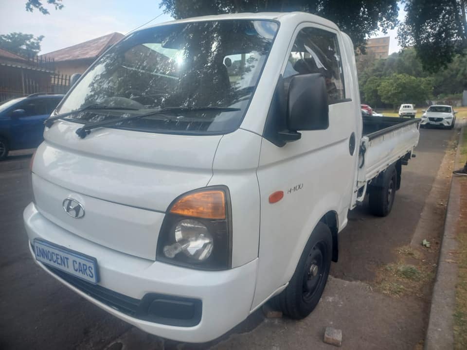 2015 HYUNDAI H100 BAKKIE 2.6 DIESEL, MANUAL, WHITE COLOR, MILEAGE 86000KMS