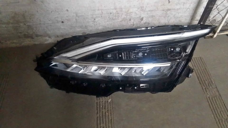 Nissan Qashqai headlights 2024 - Private Seller Nissan Qashqai headlights 2024 - Private Seller
