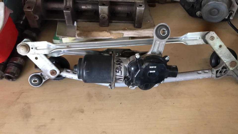 Nissan MICRA wiper mechanism