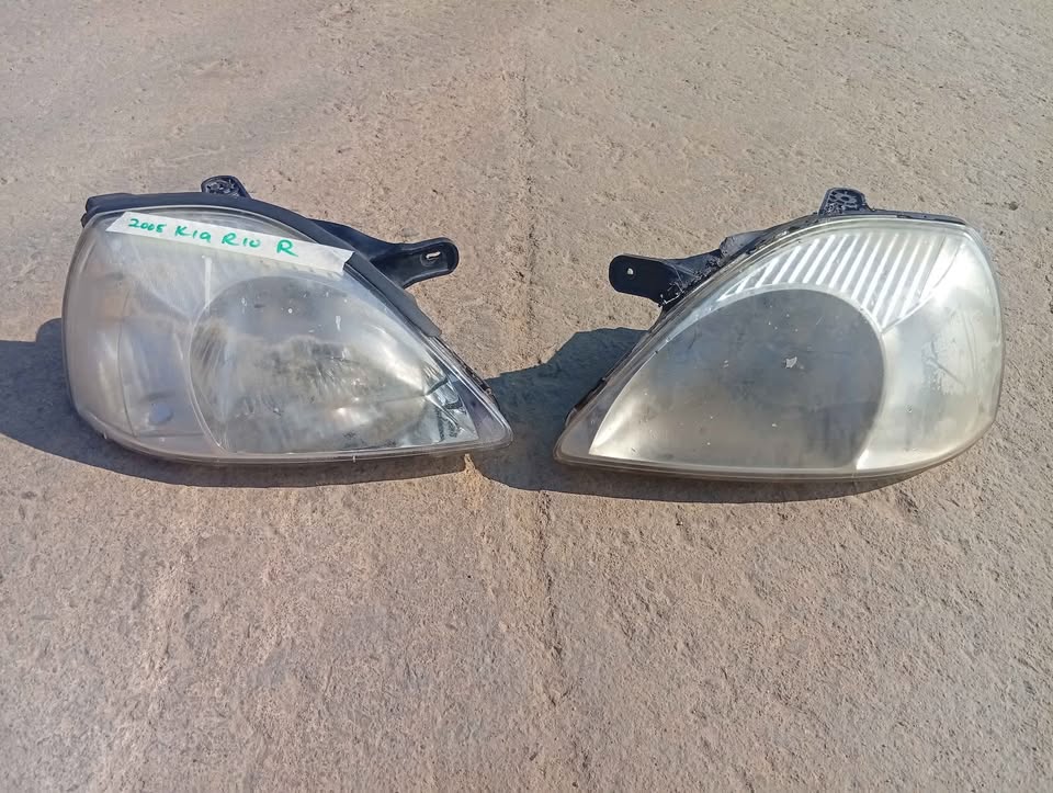 2005 Kia Rio left and right headlight - Private Seller 2005 Kia Rio left and right headlight - Private Seller