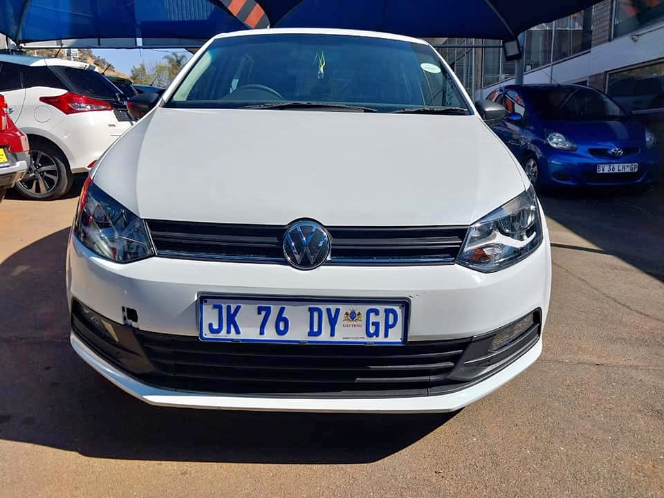 2020 VOLKSWAGEN POLO VIVO 1.4  HATCH BACK  WHITE COLOR MANUEL PETROL PRICE