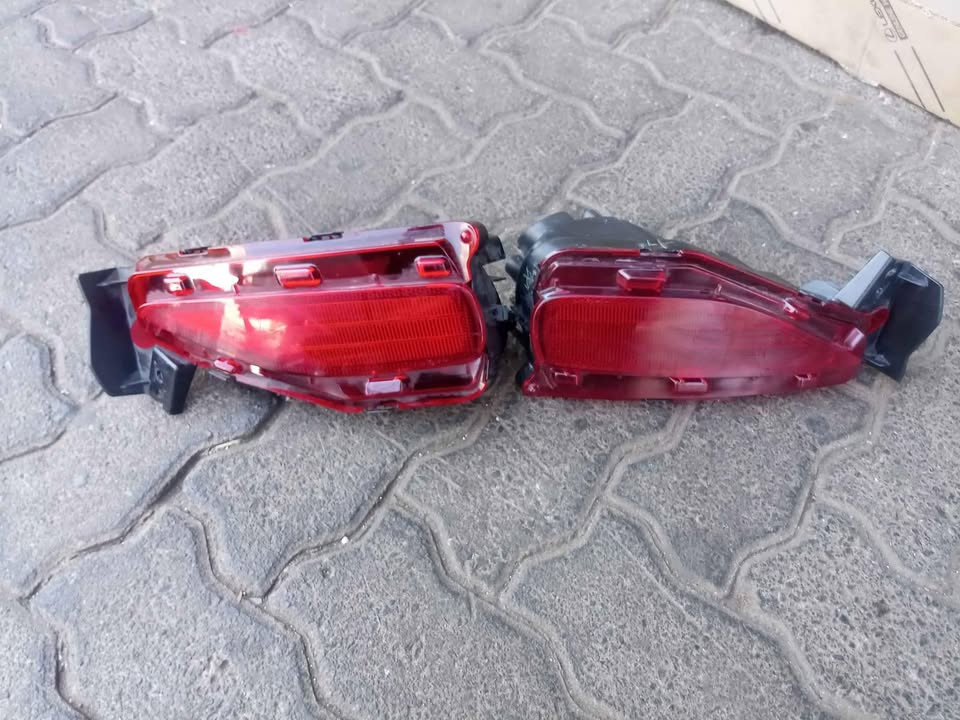 Toyota fortuner back reflector light - Private Seller Toyota fortuner back reflector light - Private Seller