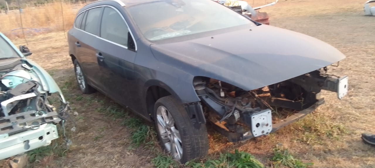 Volvo V60 2012 Stripping for spares - Private Seller