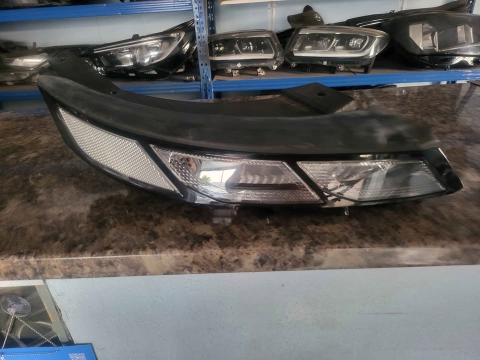 Hyundai Venue 2025 right top corner light for sale - Private Seller