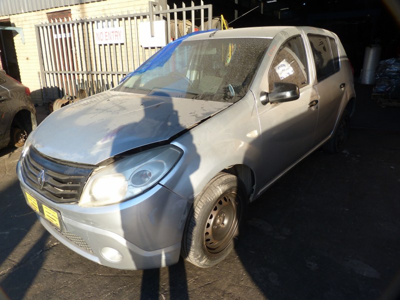 Renault Sandero 1.6 16V Manual Silver - 2010 STRIPPING FOR SPARES - Private Seller Renault Sandero 1.6 16V Manual Silver - 2010 STRIPPING FOR SPARES - Private Seller